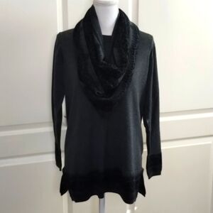 Pina Rossi women'slarge Two Piece Lightweight gray with black  sweater